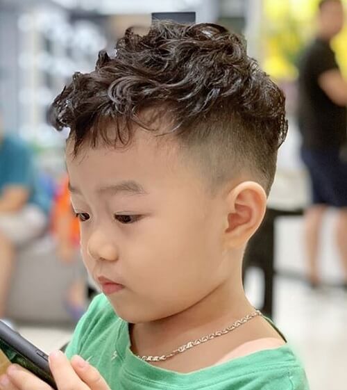 20 Các kiểu tóc cho bé trai nhà bạn hợp thời và đáng yêu 2021